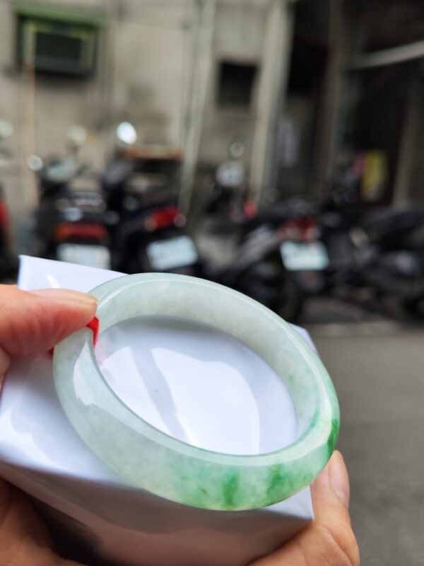 天然緬甸玉A貨｜飄陽綠正圈厚庄手鐲