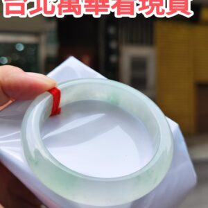 天然緬甸玉A貨
放光玻璃種｜飄綠花正圈厚庄手鐲