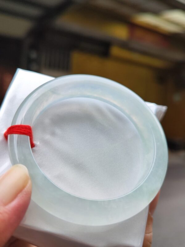 天然緬甸玉A貨
放光玻璃種｜白月光正圈厚庄手鐲