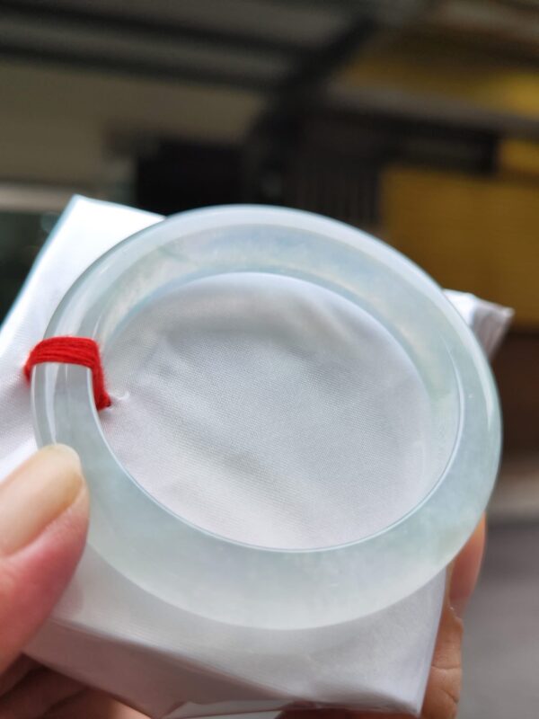 天然緬甸玉A貨
放光玻璃種｜白月光正圈厚庄手鐲