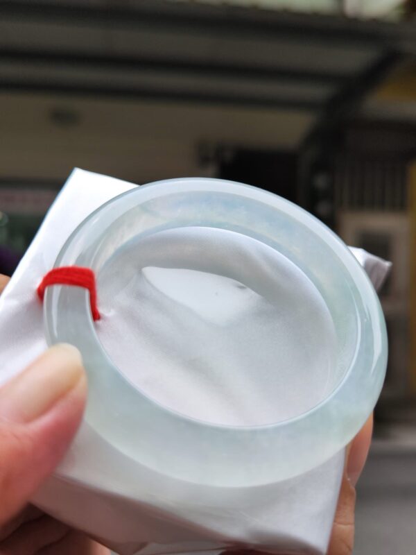天然緬甸玉A貨
放光玻璃種｜白月光正圈厚庄手鐲