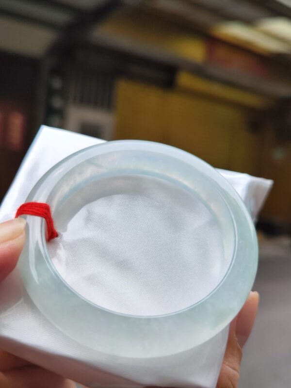 天然緬甸玉A貨
放光玻璃種｜白月光正圈厚庄手鐲