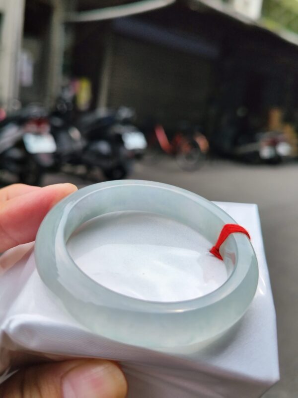 天然緬甸玉A貨
放光玻璃種｜白月光正圈厚庄手鐲