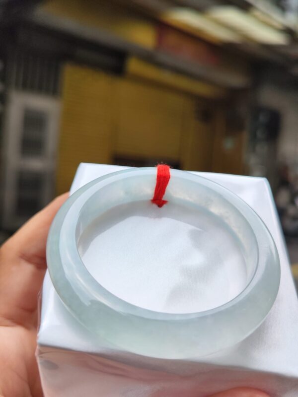 天然緬甸玉A貨
放光玻璃種｜白月光正圈厚庄手鐲