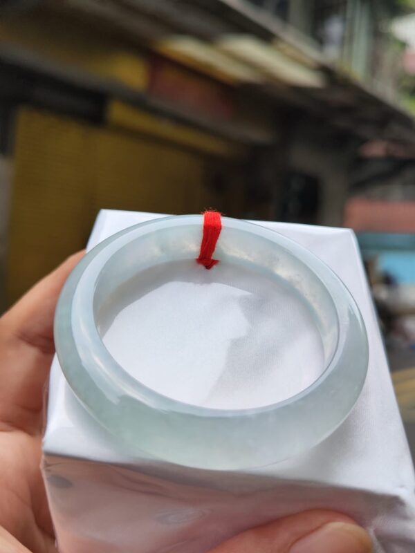 天然緬甸玉A貨
放光玻璃種｜白月光正圈厚庄手鐲