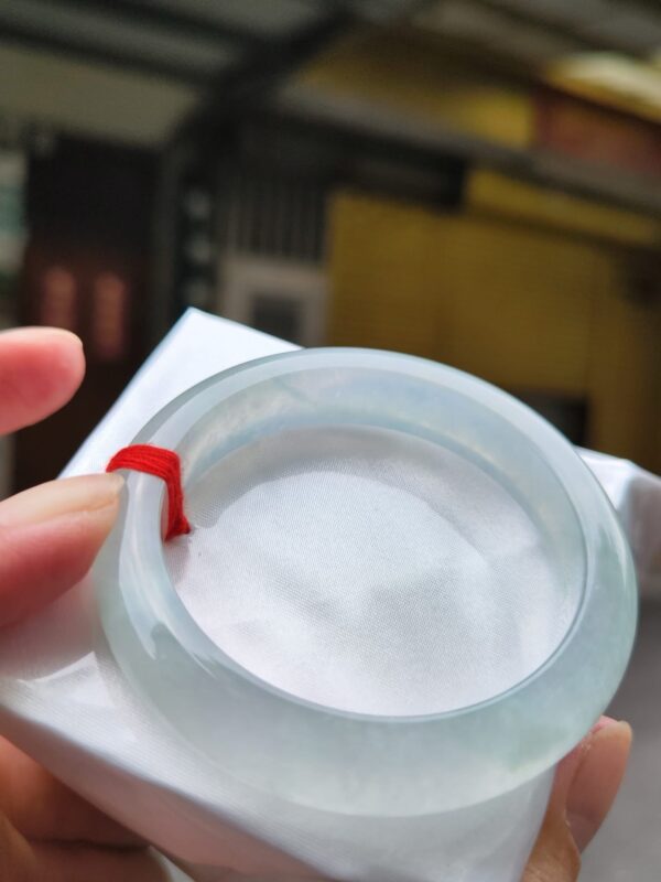 天然緬甸玉A貨
放光玻璃種｜白月光正圈厚庄手鐲