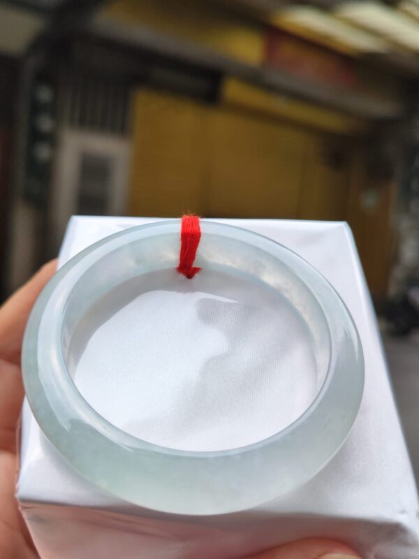 天然緬甸玉A貨
放光玻璃種｜白月光正圈厚庄手鐲