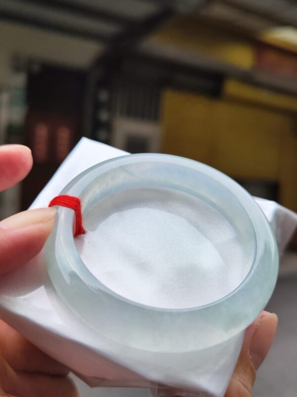 天然緬甸玉A貨
放光玻璃種｜白月光正圈厚庄手鐲