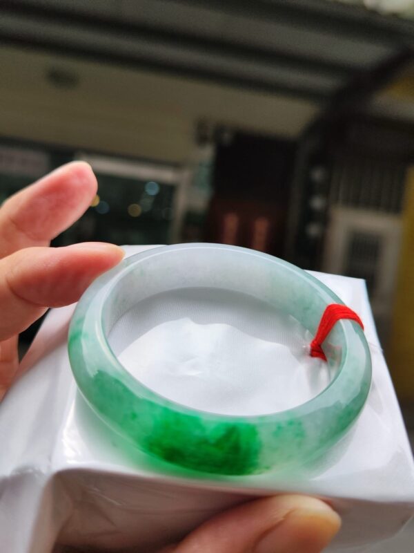 天然緬甸玉A貨
飄綠花｜正圈手鐲