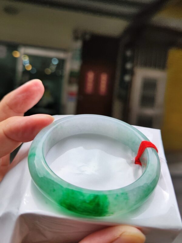 天然緬甸玉A貨
飄綠花｜正圈手鐲