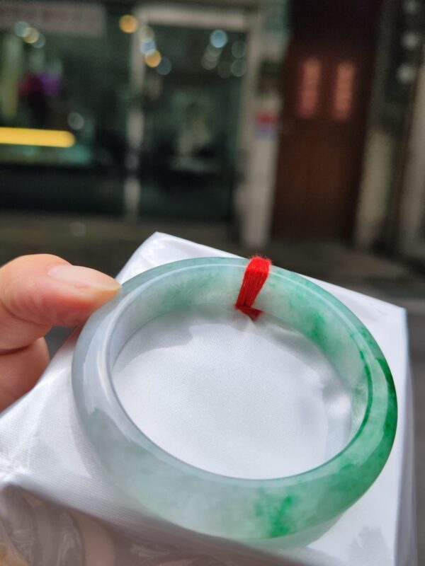 天然緬甸玉A貨
飄綠花｜正圈手鐲