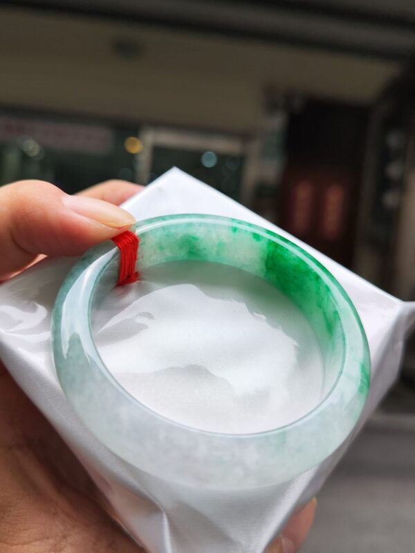 天然緬甸玉A貨
飄綠花｜正圈手鐲