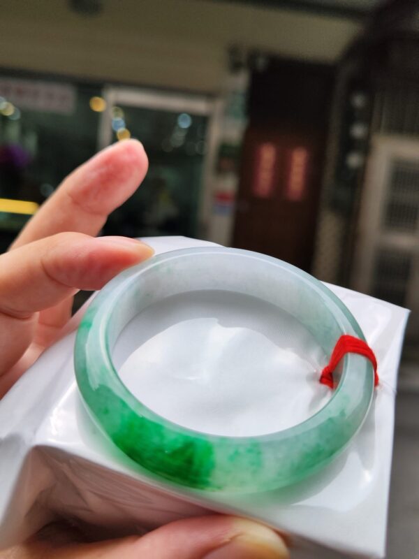 天然緬甸玉A貨
飄綠花｜正圈手鐲