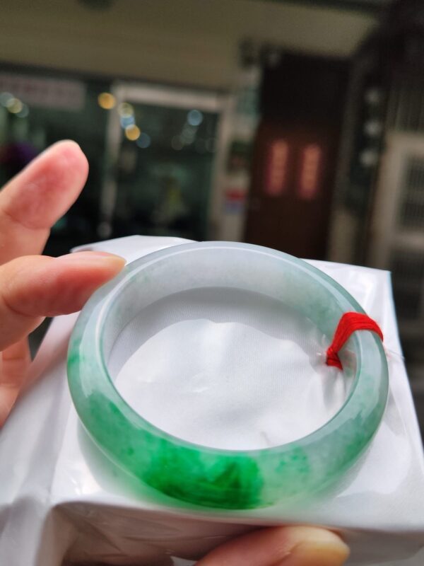 天然緬甸玉A貨
飄綠花｜正圈手鐲
