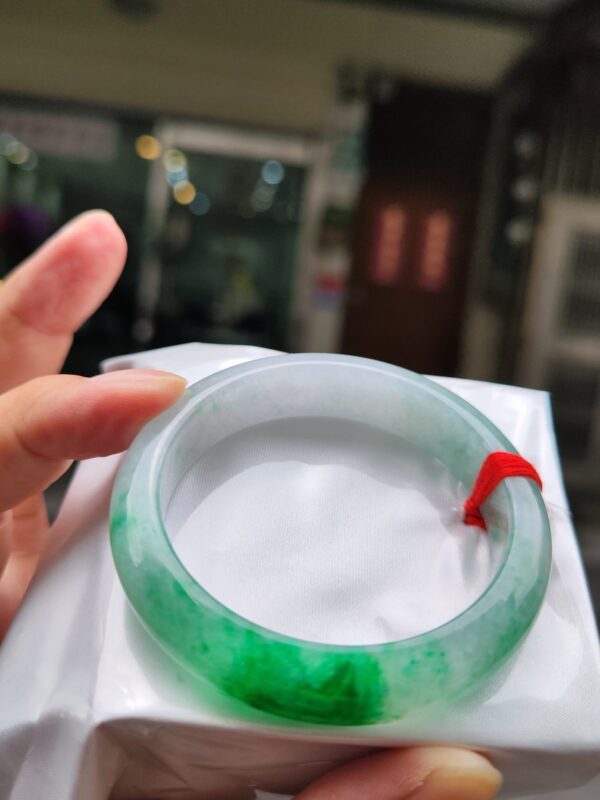 天然緬甸玉A貨
飄綠花｜正圈手鐲