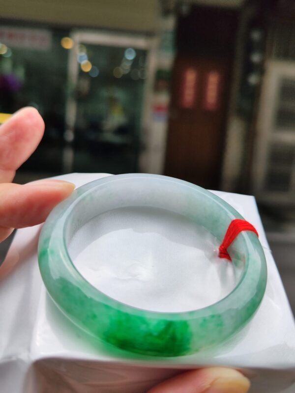天然緬甸玉A貨
飄綠花｜正圈手鐲