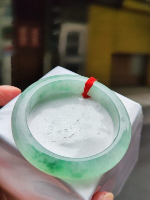 天然緬甸玉A貨｜冰種飄陽綠正圈超厚庄手鐲