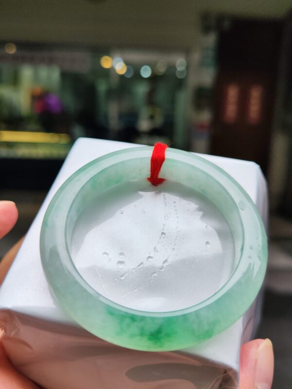 天然緬甸玉A貨｜冰種飄陽綠正圈超厚庄手鐲