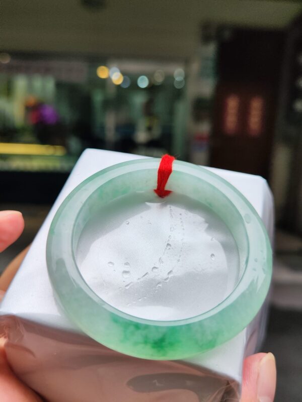 天然緬甸玉A貨｜冰種飄陽綠正圈超厚庄手鐲
