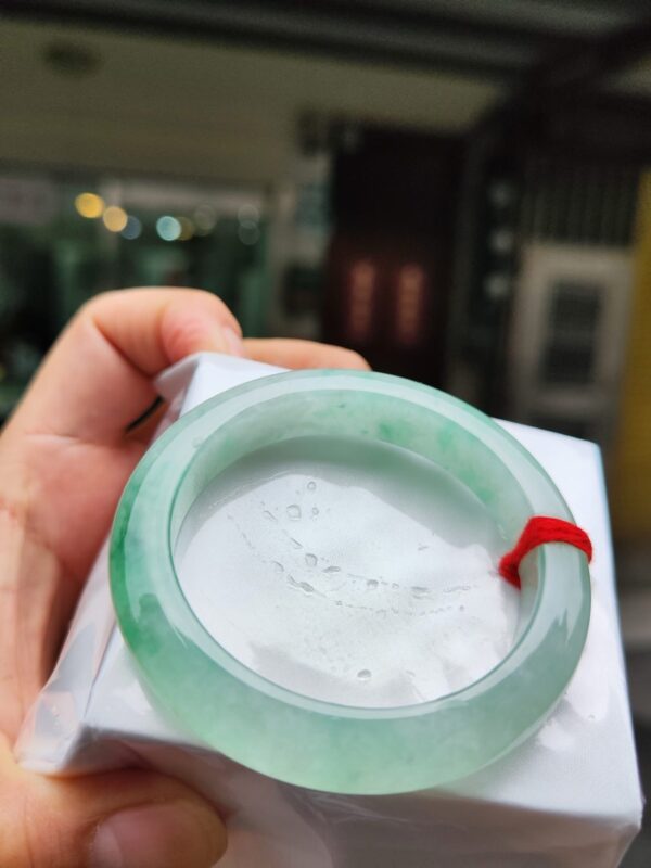 天然緬甸玉A貨｜冰種飄陽綠正圈超厚庄手鐲