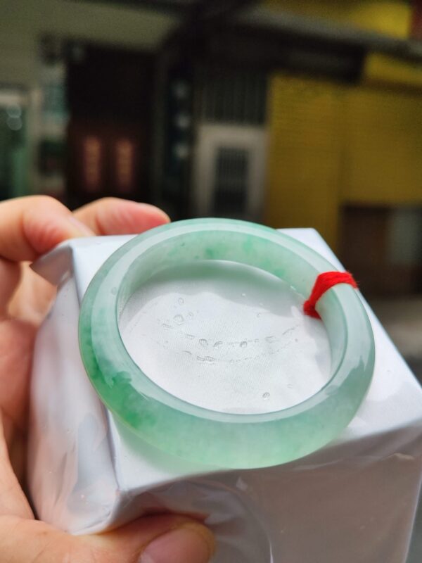 天然緬甸玉A貨｜冰種飄陽綠正圈超厚庄手鐲