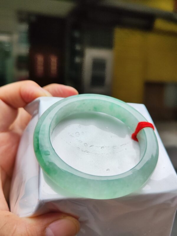 天然緬甸玉A貨｜冰種飄陽綠正圈超厚庄手鐲