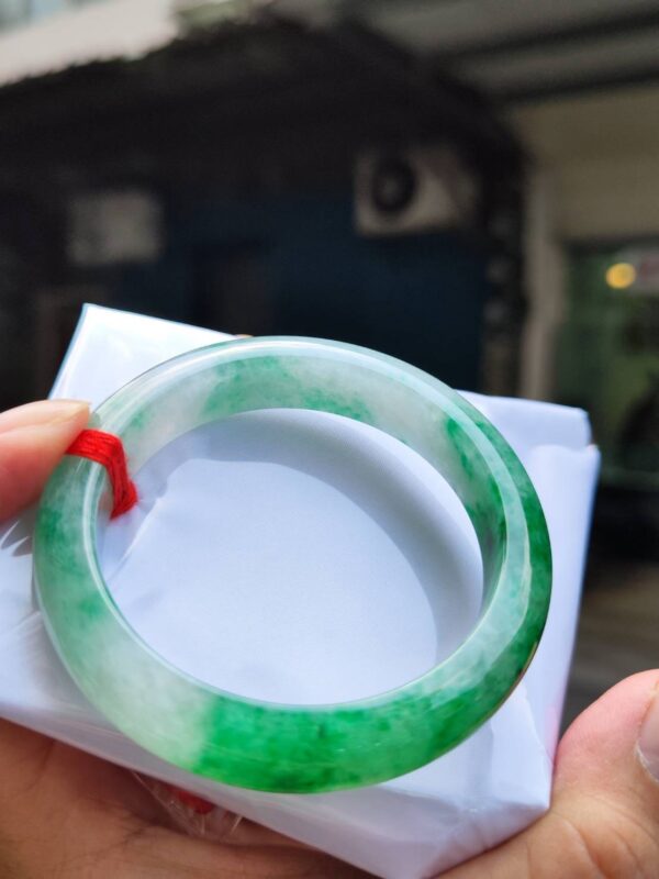 天然緬甸玉A貨 辣陽綠正圈厚庄手鐲