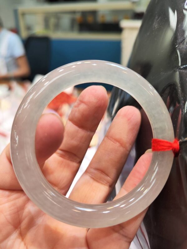 img_2293 天然緬甸玉A貨 ✨
🔥 放光玻璃種 正圈圓骨手鐲