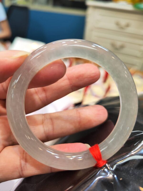 img_2300 天然緬甸玉A貨 ✨
🔥 放光玻璃種 正圈圓骨手鐲