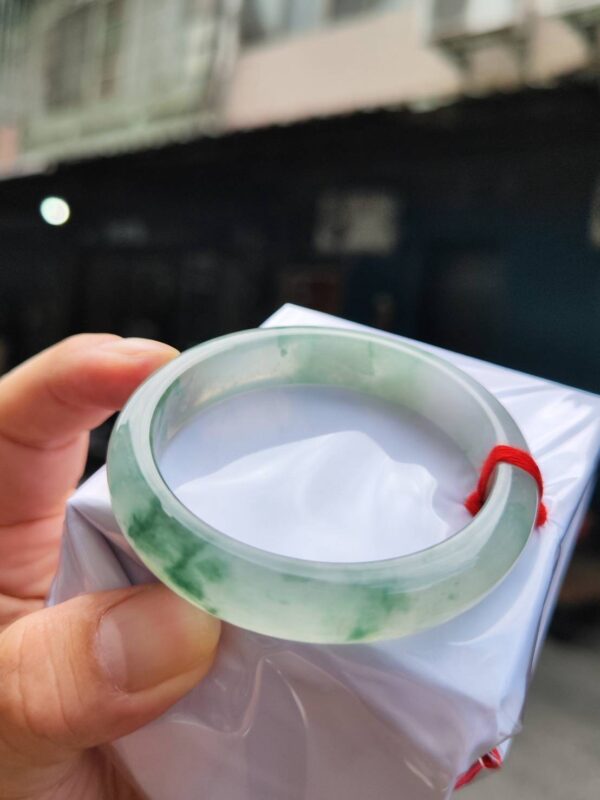 img_2356 ✨天然緬甸玉A貨 ✨
🔥 放光玻璃種飄花 正圈手鐲 🔥