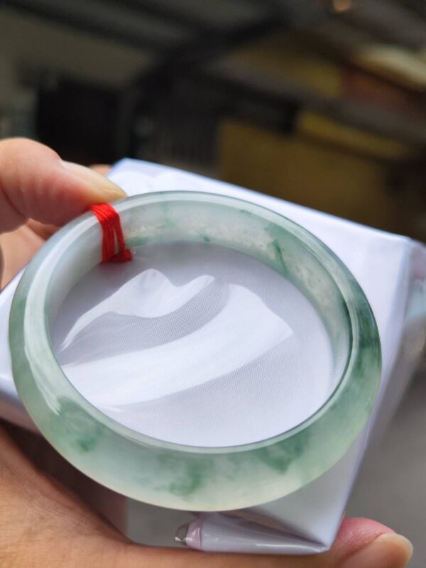 img_2365 ✨天然緬甸玉A貨 ✨
🔥 放光玻璃種飄花 正圈手鐲 🔥