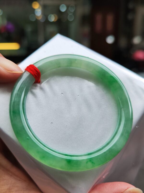 💎特價中・緬甸玉A貨冰種飄陽綠圓骨手鐲💎