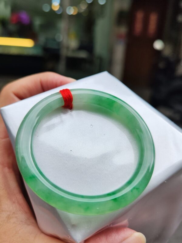 💎特價中・緬甸玉A貨冰種飄陽綠圓骨手鐲💎