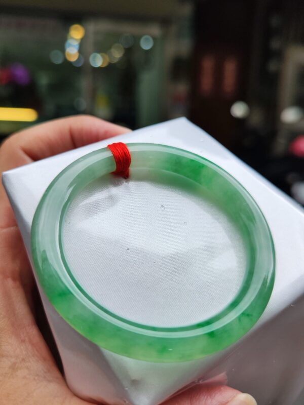 💎特價中・緬甸玉A貨冰種飄陽綠圓骨手鐲💎