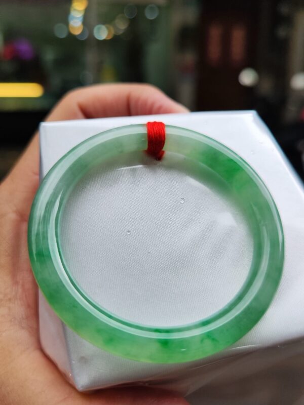 💎特價中・緬甸玉A貨冰種飄陽綠圓骨手鐲💎