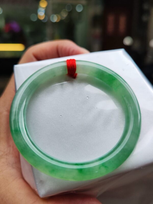 💎特價中・緬甸玉A貨冰種飄陽綠圓骨手鐲💎