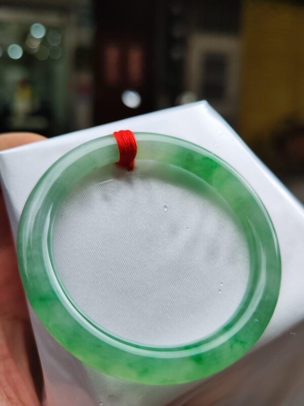 💎特價中・緬甸玉A貨冰種飄陽綠圓骨手鐲💎