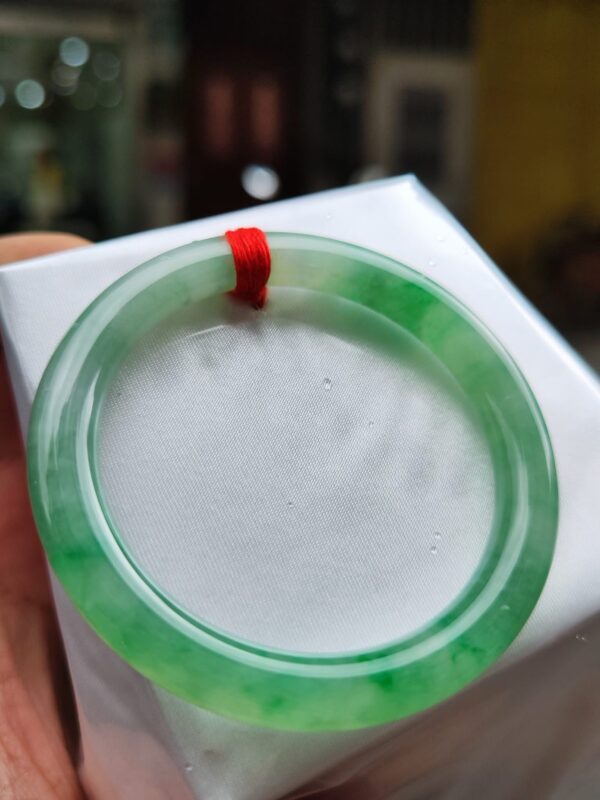 💎特價中・緬甸玉A貨冰種飄陽綠圓骨手鐲💎