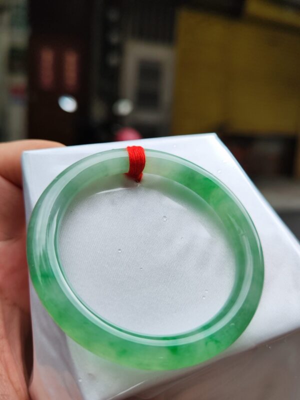 💎特價中・緬甸玉A貨冰種飄陽綠圓骨手鐲💎