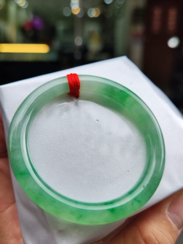 💎特價中・緬甸玉A貨冰種飄陽綠圓骨手鐲💎