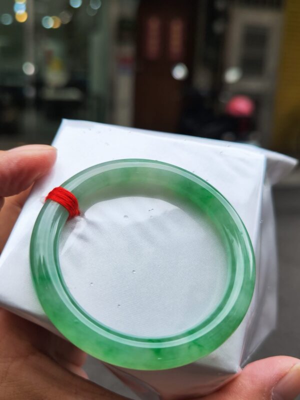 💎特價中・緬甸玉A貨冰種飄陽綠圓骨手鐲💎