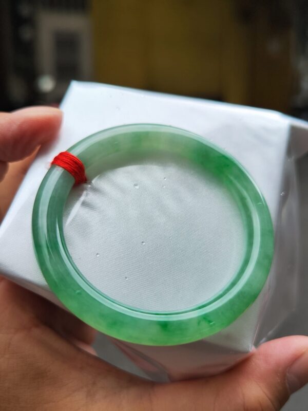 💎特價中・緬甸玉A貨冰種飄陽綠圓骨手鐲💎