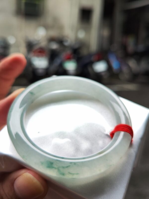 ✨天然緬甸玉A貨 ✨
🔥 冰玻種飄花 正圈圓骨手鐲 🔥