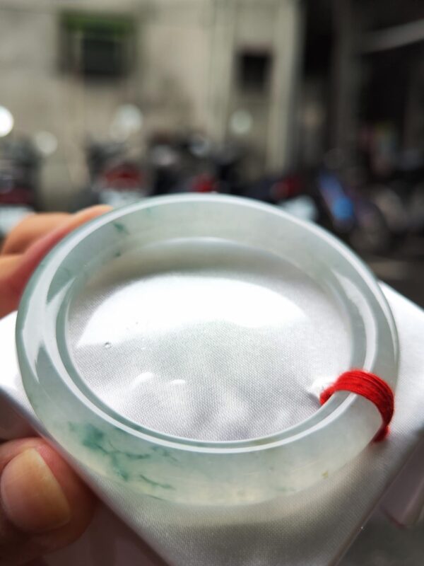 ✨天然緬甸玉A貨 ✨
🔥 冰玻種飄花 正圈圓骨手鐲 🔥