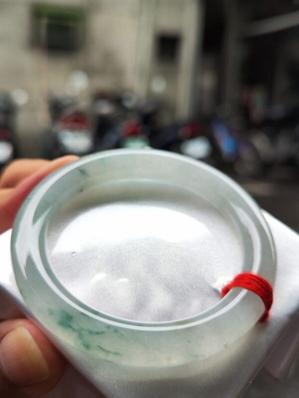 ✨天然緬甸玉A貨 ✨
🔥 冰玻種飄花 正圈圓骨手鐲 🔥