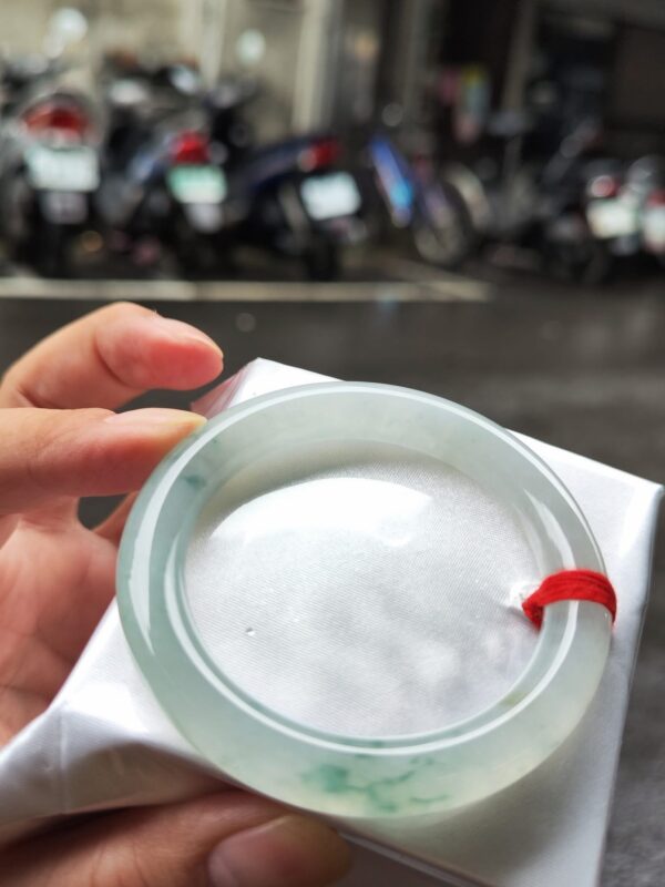 ✨天然緬甸玉A貨 ✨
🔥 冰玻種飄花 正圈圓骨手鐲 🔥