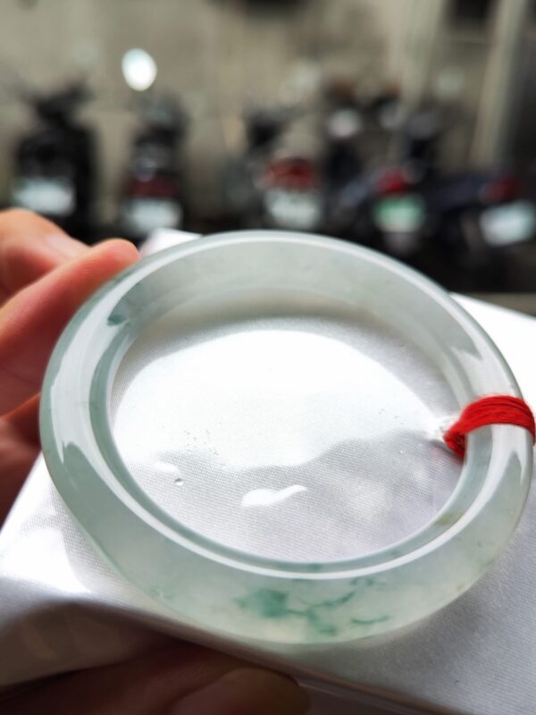 ✨天然緬甸玉A貨 ✨
🔥 冰玻種飄花 正圈圓骨手鐲 🔥