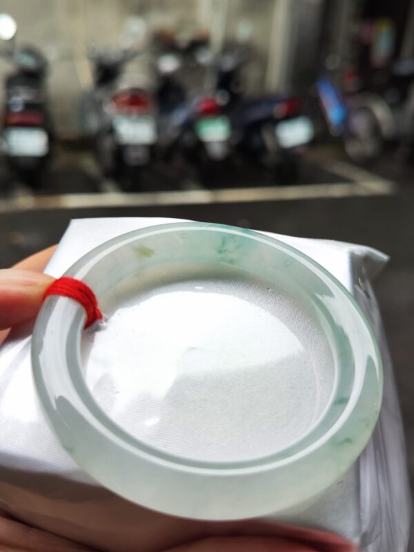 ✨天然緬甸玉A貨 ✨
🔥 冰玻種飄花 正圈圓骨手鐲 🔥