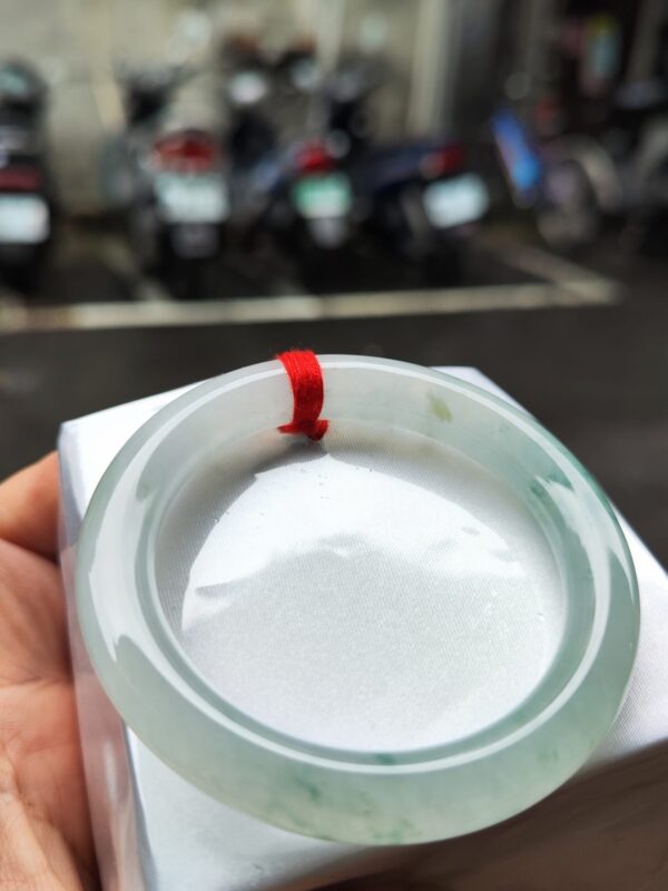 ✨天然緬甸玉A貨 ✨
🔥 冰玻種飄花 正圈圓骨手鐲 🔥