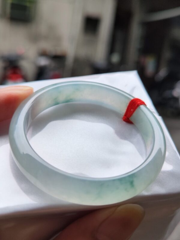 ✨天然緬甸玉A貨 ✨
🔥 冰種芙蓉飄花正圈手鐲 🔥